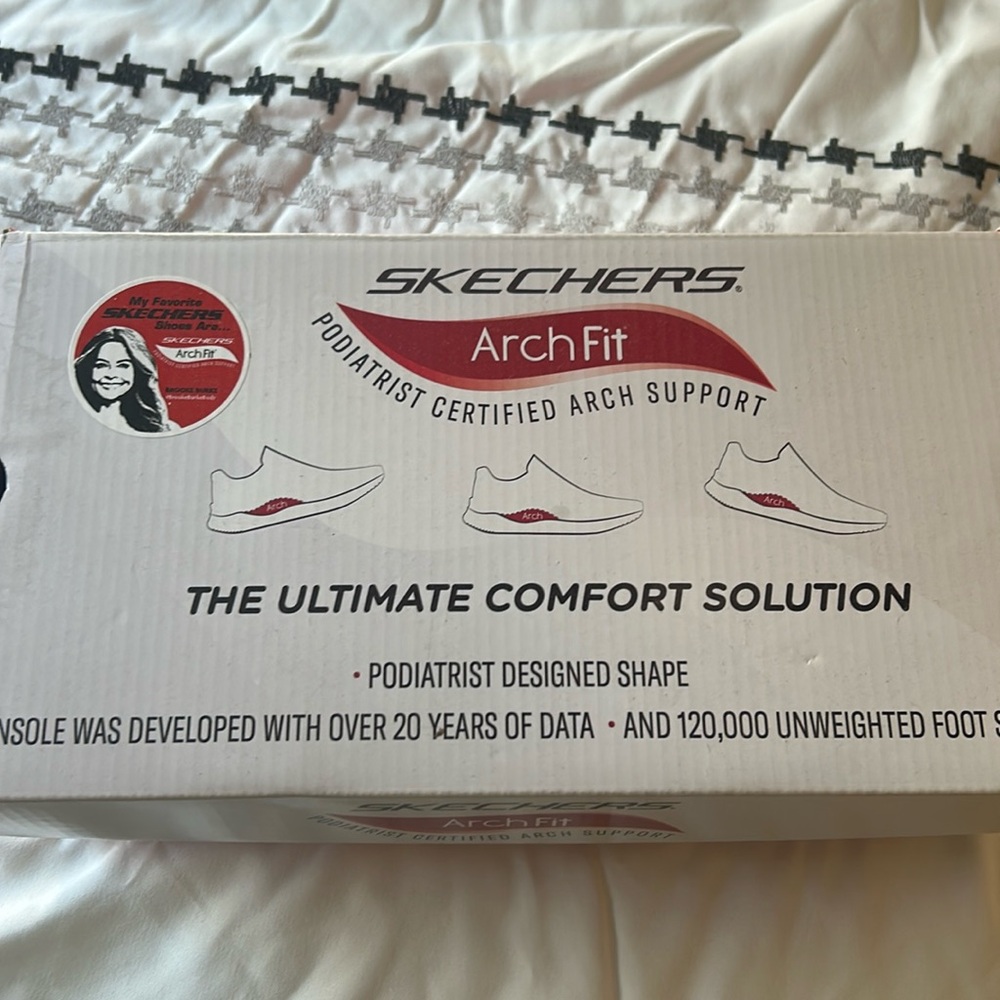 Skechers Air cooled arch fit slip on sneakers. Never worn